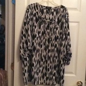 Maggie Barnes Black & White Abstract Top Sz 4x